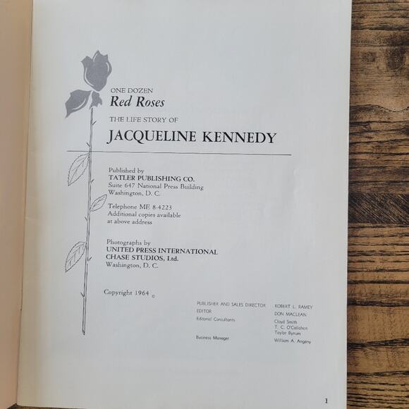 Vintage JFK & Jacqueline Kennedy Collectors Copy Magazines 63' 64' - Picture 7 of 9